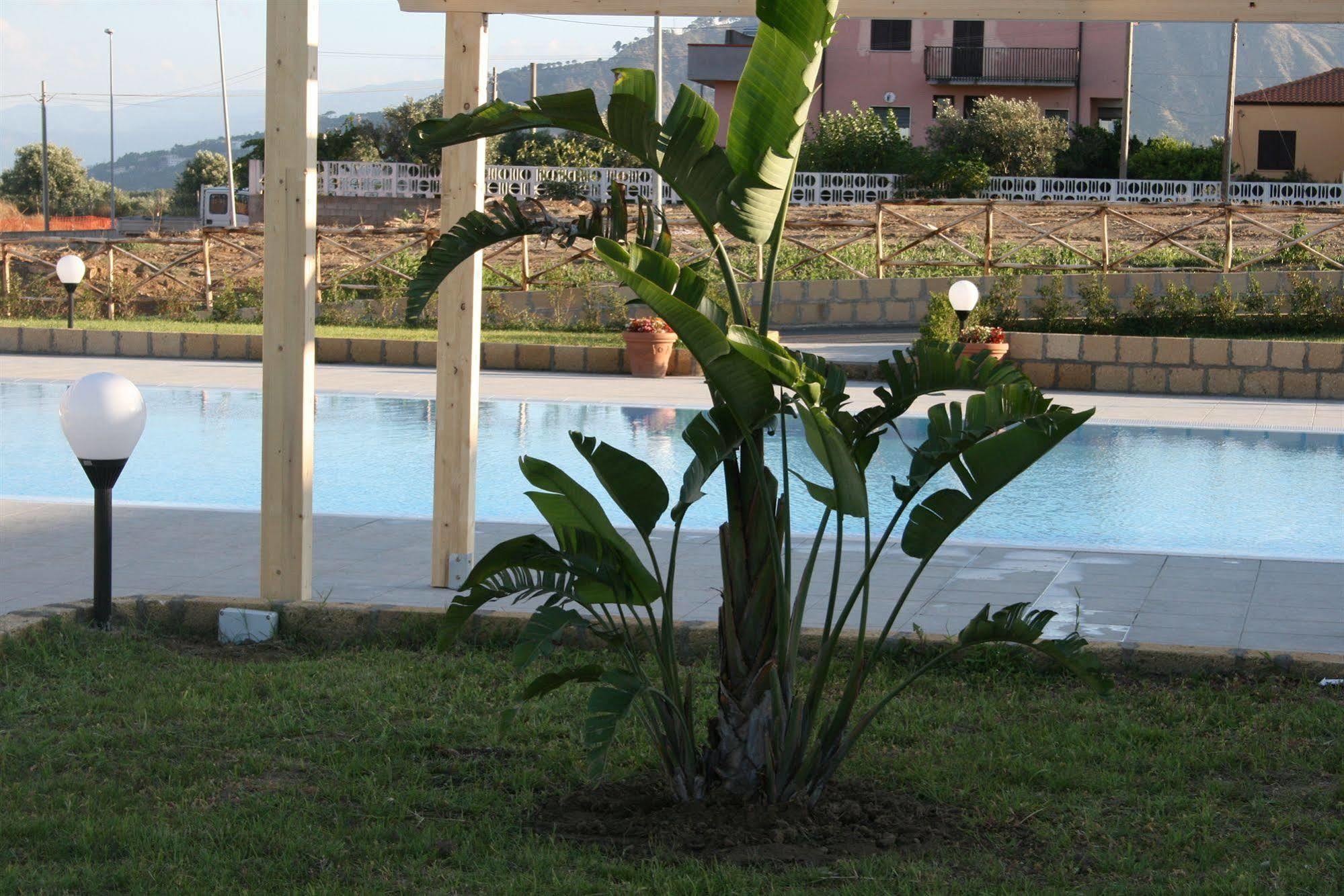 Baia Dei Canonici Aparthotel Villaggio Le Rocelle Exterior photo